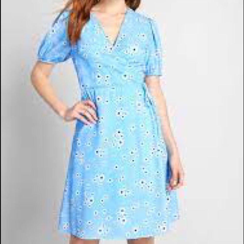 ModCloth blue daisy print wrap dress large new